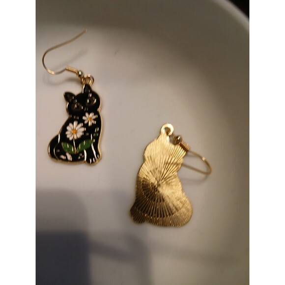 Enamel Black Cat Shaped Earrings Daisies Flowers Dangle - Picture 7 of 8